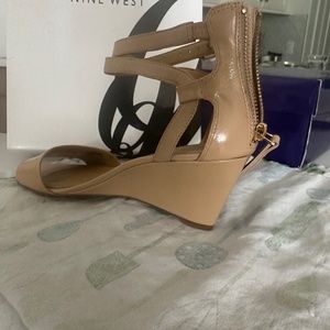 Nine West 8.5 tan wedge sandals